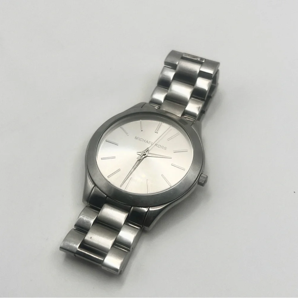 Michael Kors Runway Slim Watch Silver Unisex 40mm case 7" Wrist New Battery - Picture 6 of 10